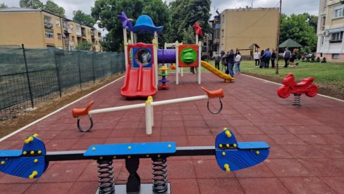 ЗАБАВА ЗА НАЈМЛАЂЕ: Још једно дечје игралиште у Лесковцу ЗАБАВА ЗА НАЈМЛАЂЕ: Још једно дечје игралиште у Лесковцу