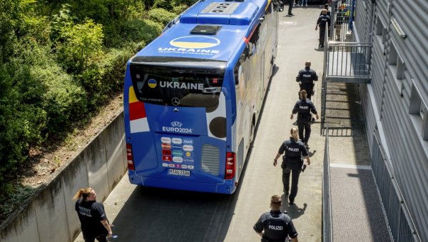 РУСИЈА ЋЕ БИТИ БЕСНА: Усред ЕУРО 2024 се мењају прописи због лукавства Срба, важе на утакмицама, али и ван њих! РУСИЈА ЋЕ БИТИ БЕСНА: Усред ЕУРО 2024 се мењају прописи због лукавства Срба, важе на утакмицама, али и ван њих!