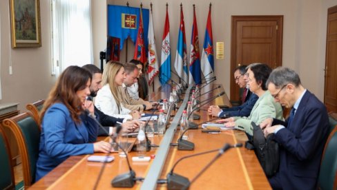 ĐEDOVIĆ HANDANOVIĆ SA DELEGACIJOM EDF: Razgovor o razvoju saradnje u mirnodopskoj primeni nuklearne energije ĐEDOVIĆ HANDANOVIĆ SA DELEGACIJOM EDF: Razgovor o razvoju saradnje u mirnodopskoj primeni nuklearne energije