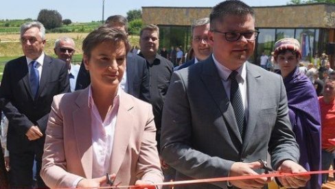 CARIČIN GRAD OTVORIO VRATA ZA POSETIOCE Brnabić: Ispunjavamo potencijale svih krajeva Srbije (FOTO) CARIČIN GRAD OTVORIO VRATA ZA POSETIOCE Brnabić: Ispunjavamo potencijale svih krajeva Srbije (FOTO)