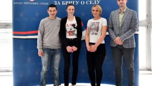 JOŠ DVE APATINSKE PORODICE DOBILE KROV NAD GLAVOM: Nastavlja se program kupovine seoskih domaćinstava JOŠ DVE APATINSKE PORODICE DOBILE KROV NAD GLAVOM: Nastavlja se program kupovine seoskih domaćinstava