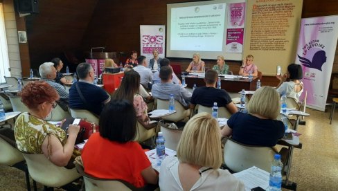 ZA ŠEST MESECI ČAK 100 POZIVA: U Vranju jača podrška u oblasti prevencije i suzbijanja porodičnog nasilja ZA ŠEST MESECI ČAK 100 POZIVA: U Vranju jača podrška u oblasti prevencije i suzbijanja porodičnog nasilja
