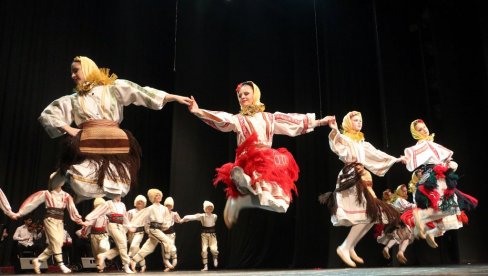 VEČE FOLKLORA: Nastup folklornih ansambala u gradu sevdaha VEČE FOLKLORA: Nastup folklornih ansambala u gradu sevdaha