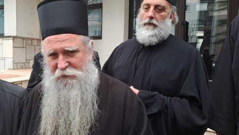 MITROPOLIT JOANIKIJE: Špijuni zapisivali ko ulazi u Cetinjski manastir! MITROPOLIT JOANIKIJE: Špijuni zapisivali ko ulazi u Cetinjski manastir!