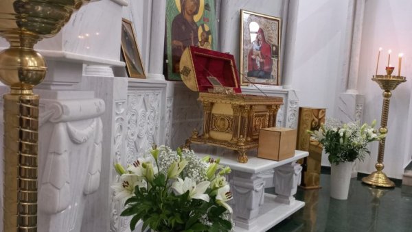 УХАПШЕН ЗБОГ ПЉАЧКЕ ЦРКВЕ: Крагујевачанин узео 22.000 динара са олтара УХАПШЕН ЗБОГ ПЉАЧКЕ ЦРКВЕ: Крагујевачанин узео 22.000 динара са олтара