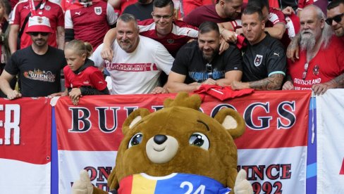 JEZIVO: Skandal na EURO 2024! Čovek uspeo da prođe sve krugove obezbeđenja i mirno stane uz teren na meču - evo kako je to uspeo! JEZIVO: Skandal na EURO 2024! Čovek uspeo da prođe sve krugove obezbeđenja i mirno stane uz teren na meču - evo kako je to uspeo!