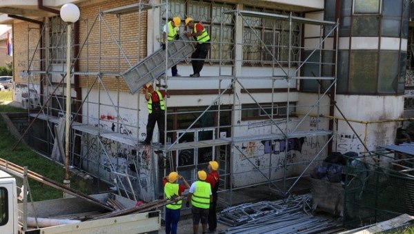 РЕНОВИРАЈУ АМБУЛАНТУ У КРАГУЈЕВЦУ: Министарство здравља обезбедило 34,5 милиона динара за радове РЕНОВИРАЈУ АМБУЛАНТУ У КРАГУЈЕВЦУ: Министарство здравља обезбедило 34,5 милиона динара за радове