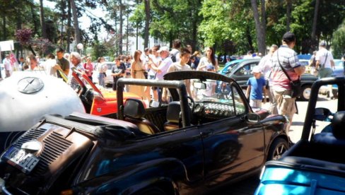 JUBILARNI FIĆA FEST U KRAGUJEVCU : Izloženo stotinak zastavinih oldtajmera iz Srbije i zemalja regiona JUBILARNI FIĆA FEST U KRAGUJEVCU : Izloženo stotinak zastavinih oldtajmera iz Srbije i zemalja regiona