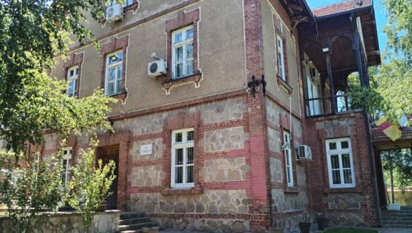 У МОЗЕРУ СЕДИШТЕ ЛОКАЛНЕ УПРАВЕ: Најпознатија вила у Врањској Бањи под заштитом као споменик културе (ФОТО) У МОЗЕРУ СЕДИШТЕ ЛОКАЛНЕ УПРАВЕ: Најпознатија вила у Врањској Бањи под заштитом као споменик културе (ФОТО)