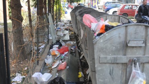 STROGE KAZNE JEDINO REŠENJE: Nepropisno odlaganje otpada svakodnevna poražavajuća slika u gradu na Ibru (FOTO) STROGE KAZNE JEDINO REŠENJE: Nepropisno odlaganje otpada svakodnevna poražavajuća slika u gradu na Ibru (FOTO)