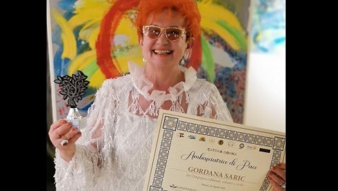 OSVAJA ŠARMOM I STIHOM: Pesnikinja iz Nikšića Gordana Sarić među 50 nezaboravnih svetskih žena OSVAJA ŠARMOM I STIHOM: Pesnikinja iz Nikšića Gordana Sarić među 50 nezaboravnih svetskih žena