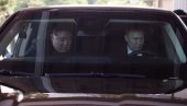 ПУТИН ПОКЛОНИО КИМУ ЈОШ ЈЕДАН АУРУС, ПА ГА ПРОВОЗАО: Погледајте какву машину је добио севернокорејски лидер (ФОТО/ВИДЕО)