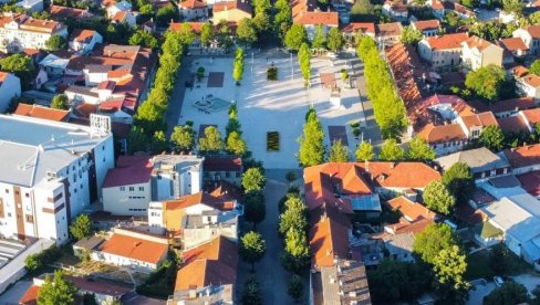 NA PRIMORJU SAMO ULCINJ OSTAJE OPŠTINA: Nacrt zakona donosi drastične promene statusa čak polovini crnogorskih lokalnih samouprava NA PRIMORJU SAMO ULCINJ OSTAJE OPŠTINA: Nacrt zakona donosi drastične promene statusa čak polovini crnogorskih lokalnih samouprava
