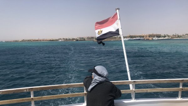 ПОЗНАТО ДА ЛИ ИМА СРБА У БРОДОЛОМУ У ЕГИПТУ: Вода препуна ајкула, потрага за туристима у току (ФОТО) ПОЗНАТО ДА ЛИ ИМА СРБА У БРОДОЛОМУ У ЕГИПТУ: Вода препуна ајкула, потрага за туристима у току (ФОТО)