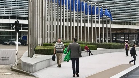 ЕВРОПСКА КОМСИЈА УПОЗОРАВА: Позивају грађане да прикупе залихе за ванредне ситуације ЕВРОПСКА КОМСИЈА УПОЗОРАВА: Позивају грађане да прикупе залихе за ванредне ситуације