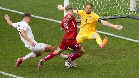 SLOVENCI SLOŽNI I KOMPAKTNI: Oblak i Šeško nose zmajčeke SLOVENCI SLOŽNI I KOMPAKTNI: Oblak i Šeško nose zmajčeke