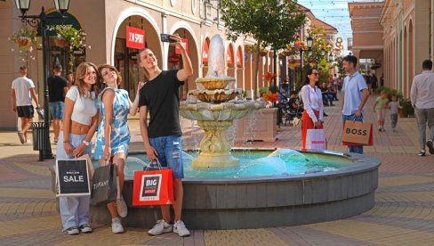 OSVOJ VREDNU NAGRADU I UČESTVUJ U ŠOPING AVANTURI: Pobednik konkursa osvaja nagradu od 1.500 evra za kupovinu u BIG FASHION Outlet Inđija OSVOJ VREDNU NAGRADU I UČESTVUJ U ŠOPING AVANTURI: Pobednik konkursa osvaja nagradu od 1.500 evra za kupovinu u BIG FASHION Outlet Inđija