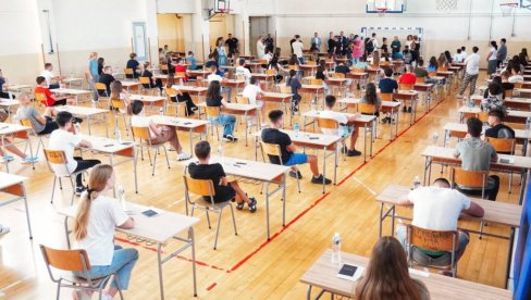 OSMACI ZAVRŠILI PROBNU MATURU: Ova tema im predstavlja najveći izazov