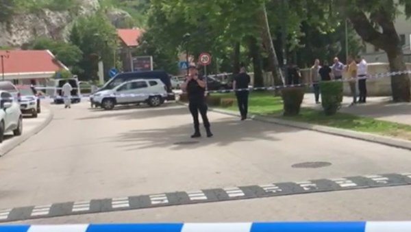 НОВИ СНИМАК СА МЕСТА ЕКСПЛОЗИЈЕ У ЦЕТИЊУ: Полиција на све стране, увиђај у току (ВИДЕО) НОВИ СНИМАК СА МЕСТА ЕКСПЛОЗИЈЕ У ЦЕТИЊУ: Полиција на све стране, увиђај у току (ВИДЕО)