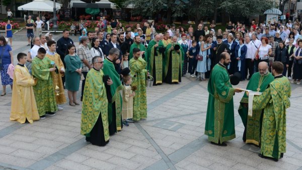 ЛИТИЈА ГРАДСКИМ УЛИЦАМА: Краљевчани предстојећег викенд обележавају Свету Тројицу ЛИТИЈА ГРАДСКИМ УЛИЦАМА: Краљевчани предстојећег викенд обележавају Свету Тројицу