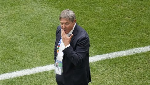 NESVAKIDAŠNJE: Evo šta je selektor Dragan Stojković Piksi radio tokom treninga fudbalera Srbije pred meč odluke na EURO 2024 (VIDEO) NESVAKIDAŠNJE: Evo šta je selektor Dragan Stojković Piksi radio tokom treninga fudbalera Srbije pred meč odluke na EURO 2024 (VIDEO)