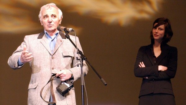 ФРАНЦУЗ У СРЦУ, ЈЕРМЕНИН У ДУШИ: Светски дан музике у знаку Шарла Азнавура у Француском институту ФРАНЦУЗ У СРЦУ, ЈЕРМЕНИН У ДУШИ: Светски дан музике у знаку Шарла Азнавура у Француском институту