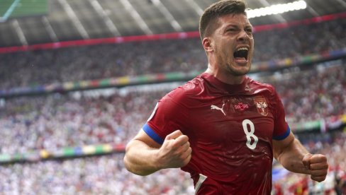 JEDVA SE ODBRANIO: Evo šta je Luka Jović doživeo kada je dan posle gola Sloveniji prošetao ulicama Augzburga (FOTO) JEDVA SE ODBRANIO: Evo šta je Luka Jović doživeo kada je dan posle gola Sloveniji prošetao ulicama Augzburga (FOTO)