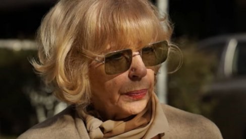 ПОЗЛИЛО БРАНКИ ПЕТРИЋ: Глумица пала са бине, хитна помоћ одмах реаговала ПОЗЛИЛО БРАНКИ ПЕТРИЋ: Глумица пала са бине, хитна помоћ одмах реаговала