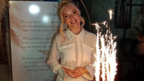 OSTVARILA SAM SVOJ ŽIVOTNI SAN: Nikolina Kovač Kapor blista pored slavljeničke torte povodom prvog albuma (FOTO) OSTVARILA SAM SVOJ ŽIVOTNI SAN: Nikolina Kovač Kapor blista pored slavljeničke torte povodom prvog albuma (FOTO)