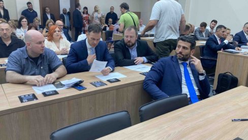 NIKOLA NIKODIJEVIĆ PONOVO PREDSEDNIK SKUPŠTINE GRADA BEOGRADA: Održana konstitutivna sednica (FOTO) NIKOLA NIKODIJEVIĆ PONOVO PREDSEDNIK SKUPŠTINE GRADA BEOGRADA: Održana konstitutivna sednica (FOTO)
