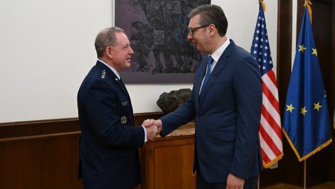 RAZMOTRILI SMO BEZBEDNOSNU SITUACIJU U ZEMLJI I REGIONU: Vučić se sastao sa generalom Hekerom (FOTO) RAZMOTRILI SMO BEZBEDNOSNU SITUACIJU U ZEMLJI I REGIONU: Vučić se sastao sa generalom Hekerom (FOTO)