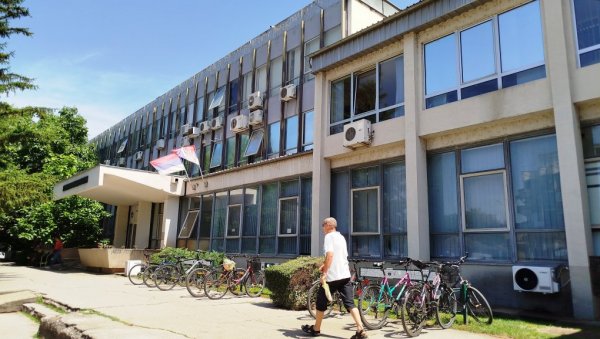 ЗА СЕОСКЕ КУЋЕ, СА ОКУЋНИЦОМ: Пријављивање избеглих и расељених у Параћину завршава се 19. августа ЗА СЕОСКЕ КУЋЕ, СА ОКУЋНИЦОМ: Пријављивање избеглих и расељених у Параћину завршава се 19. августа