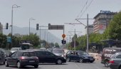ЉУДИ ЗАГЛАВЉЕНИ У ЛИФТОВИМА, САОБРАЋАЈ СТОЈИ: Општи колапс завладао у Сарајеву због нестанка струје