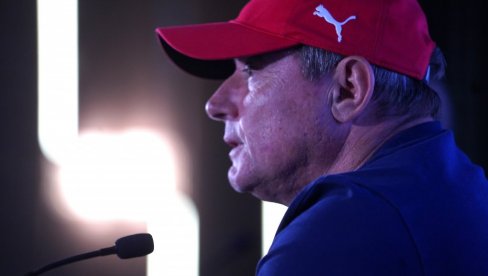 ČUDI ME DA SE IGRAČI NISU POBILI Dragan Stojković Piksi o misterioznoj crvenoj fascikli, šta je šapnuo Samardžiću... ČUDI ME DA SE IGRAČI NISU POBILI Dragan Stojković Piksi o misterioznoj crvenoj fascikli, šta je šapnuo Samardžiću...