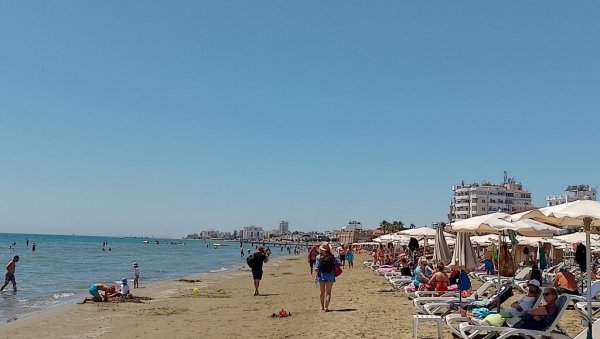 СРБИ ОСВАЈАЈУ ОСТРВО СУНЦА: Репортери Новости на Кипру СРБИ ОСВАЈАЈУ ОСТРВО СУНЦА: Репортери Новости на Кипру