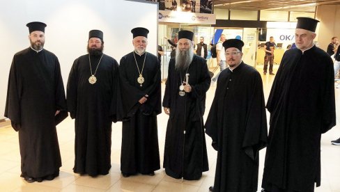 PATRIJARH PORFIRIJE STIGAO U NEMAČKU: Centralni događaj posete osvećenje hrama Svetog arhangela Mihaila PATRIJARH PORFIRIJE STIGAO U NEMAČKU: Centralni događaj posete osvećenje hrama Svetog arhangela Mihaila