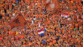 UŽAS U AMSTERDAMU: Prekinut meč Holandija - Mađarska, Mađar reanimiran! (VIDEO) UŽAS U AMSTERDAMU: Prekinut meč Holandija - Mađarska, Mađar reanimiran! (VIDEO)