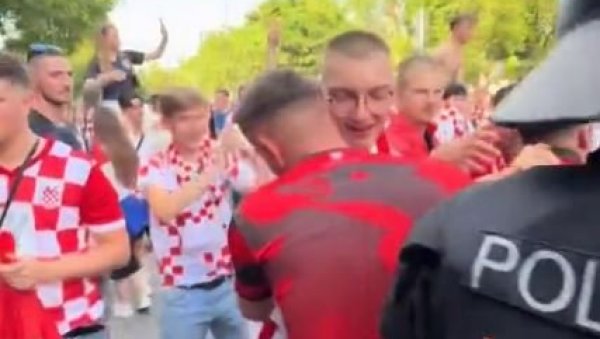 СРАМНО: Албанци и Хрвати се изљубили, па пронашли заједничког непријатеља (ВИДЕО) СРАМНО: Албанци и Хрвати се изљубили, па пронашли заједничког непријатеља (ВИДЕО)