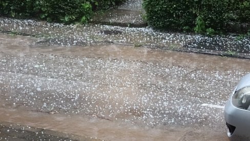 STUŠTIO SE GRAD: Snažno nevreme zahvatilo kraljevački kraj STUŠTIO SE GRAD: Snažno nevreme zahvatilo kraljevački kraj