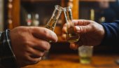 СЕЋАТЕ СЕ ЗОЗОВАЧЕ? Масовно тровање лажном ракијом у Турској, ове године убила 152 особе СЕЋАТЕ СЕ ЗОЗОВАЧЕ? Масовно тровање лажном ракијом у Турској, ове године убила 152 особе