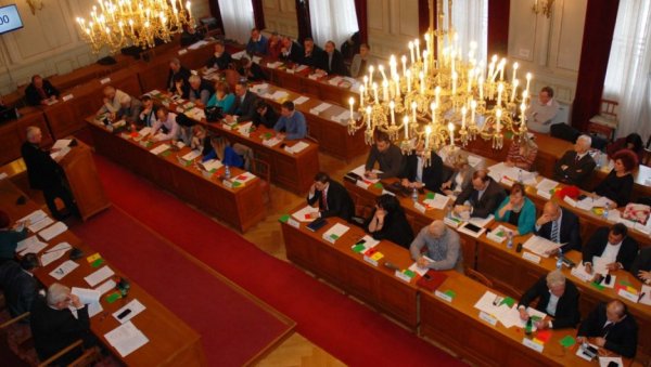 СОМБОР ЗАКАЗАО КОНСТИТУТИВНУ СЕДНИЦУ СКУПШТИНЕ ГРАДА: Сомборци 12. јула бирају градску власт СОМБОР ЗАКАЗАО КОНСТИТУТИВНУ СЕДНИЦУ СКУПШТИНЕ ГРАДА: Сомборци 12. јула бирају градску власт