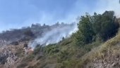ВЕЛИКИ ПОЖАР ИЗНАД ДУБРОВНИКА: Прекинут саобраћај на Јадранској магистрали (ВИДЕО) ВЕЛИКИ ПОЖАР ИЗНАД ДУБРОВНИКА: Прекинут саобраћај на Јадранској магистрали (ВИДЕО)
