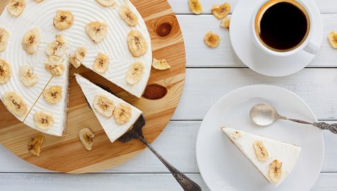 MEKAN I SOČAN DESERT: Torta od banana i pudinga od vanile, hladno savršenstvo za ove vrele dane MEKAN I SOČAN DESERT: Torta od banana i pudinga od vanile, hladno savršenstvo za ove vrele dane