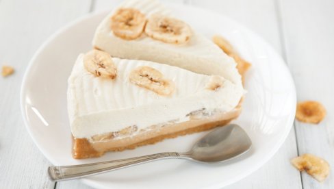 BANANA SPLIT TORTA: Nepobediva poslastica kou svi obožavaju BANANA SPLIT TORTA: Nepobediva poslastica kou svi obožavaju