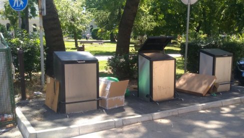 NOVA NABAVKA: Stiže još 16 podzemnih kontejnera NOVA NABAVKA: Stiže još 16 podzemnih kontejnera