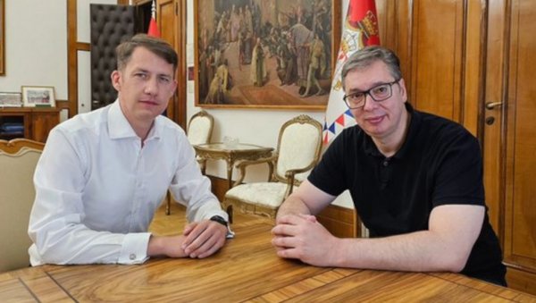 ИСКРЕНО ПРИЈАТЕЉСКИ СУСРЕТ И РАЗМЕНА МИШЉЕЊА: Председник Вучић на састанку са Балинтом Пастором (ФОТО) ИСКРЕНО ПРИЈАТЕЉСКИ СУСРЕТ И РАЗМЕНА МИШЉЕЊА: Председник Вучић на састанку са Балинтом Пастором (ФОТО)