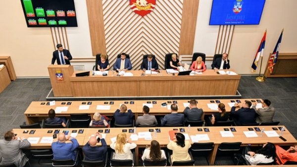 У КАСИ ГРАДА ЋЕ ОСТАТИ 303 МИЛИОНА ДИНАРА ВИШЕ: Скупштина усвојила нови ценовник за локалне комуналне таксе У КАСИ ГРАДА ЋЕ ОСТАТИ 303 МИЛИОНА ДИНАРА ВИШЕ: Скупштина усвојила нови ценовник за локалне комуналне таксе