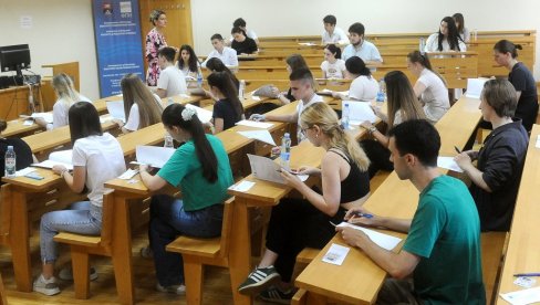 УНИВЕРЗИТЕТ У БЕОГРАДУ УСВОЈИО УПИСНУ ПОЛИТИКУ: Ево колико има места на буџету и када је пријемни