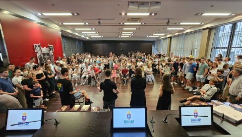 NAGRADE ZA NAJBOLJE: Opština Vračar nagradila vukovce i đake generacije NAGRADE ZA NAJBOLJE: Opština Vračar nagradila vukovce i đake generacije