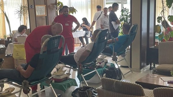 ПЕТИЦИЈА KЛУБА ДОБРОВОЉНИХ ДАВАЛАЦА КРВИ: Вратите трансфузиолошку службу у Мељине ПЕТИЦИЈА KЛУБА ДОБРОВОЉНИХ ДАВАЛАЦА КРВИ: Вратите трансфузиолошку службу у Мељине